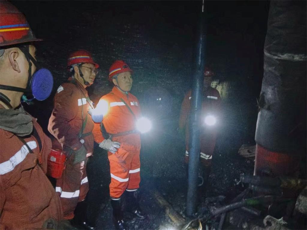 国家矿山安全监察局云南局党组成员、总工程师陈涌泉到云南东源罗平东城煤矿有限公司检查指导工作